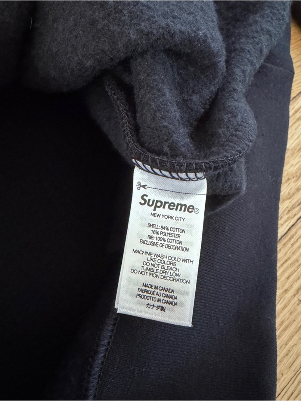 Supreme FW22 Box Logo Crewneck in Black, Made in Canada - Picture 5 of 5